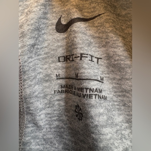 Nike Dri-FIT Gray Short Sleeve Crew neck running tennis logo T-Shirt size Medium - Picture 5 of 8